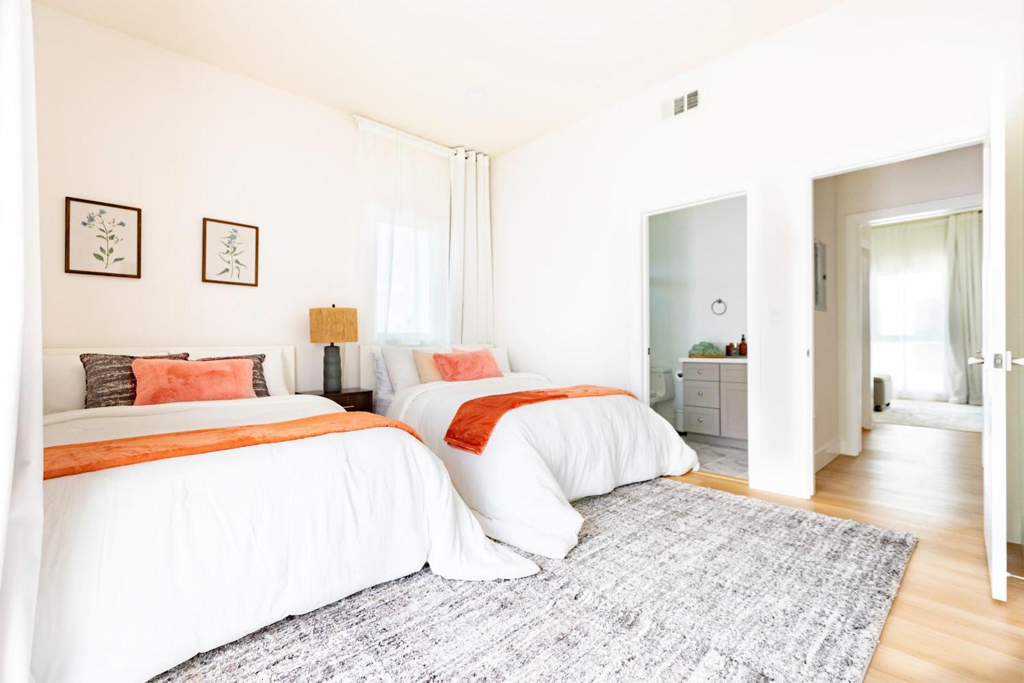 Apartment Modern 5-bedroom House Free Parking