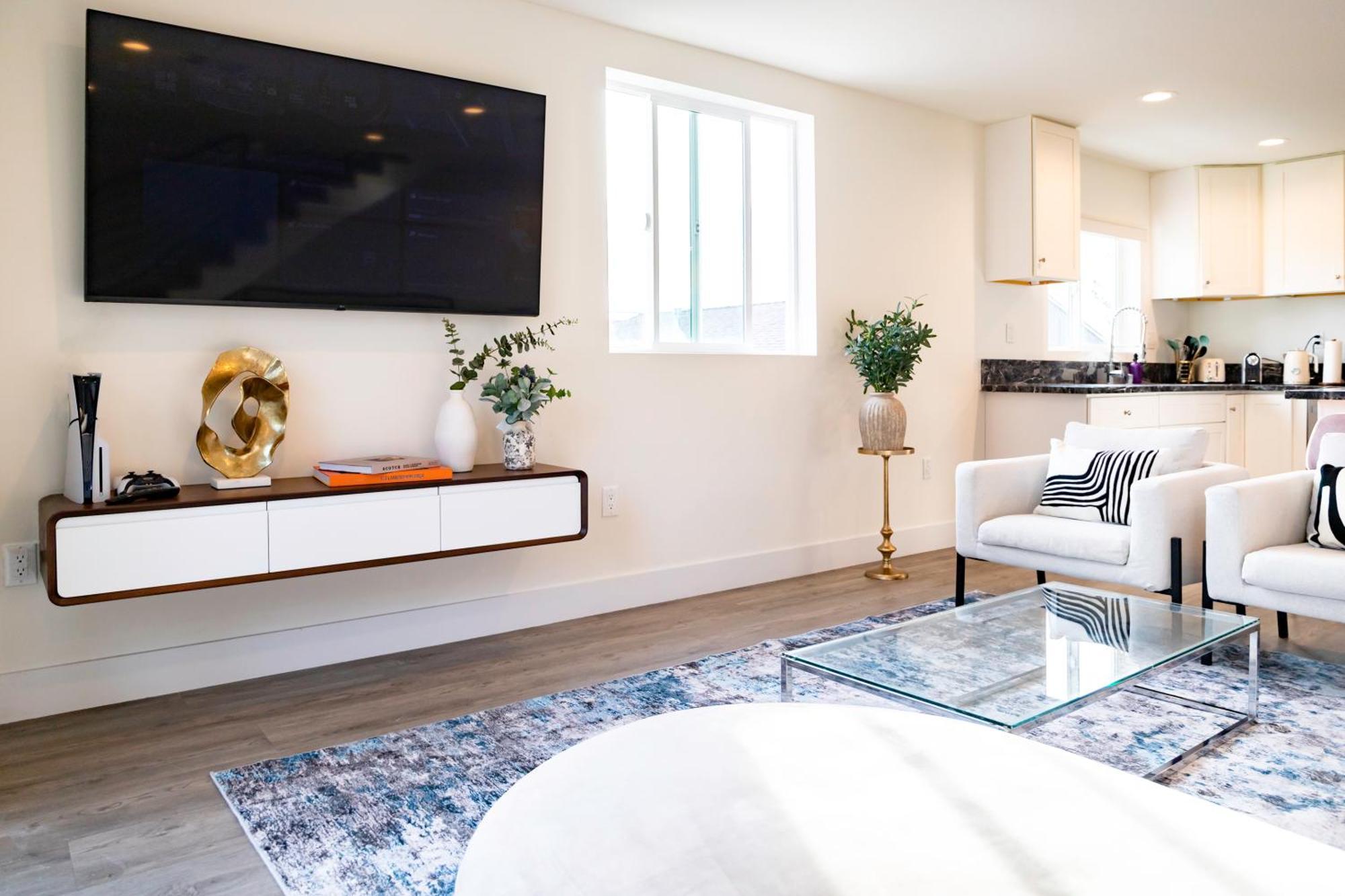 Modern 5-bedroom House Free Parking Apartment *