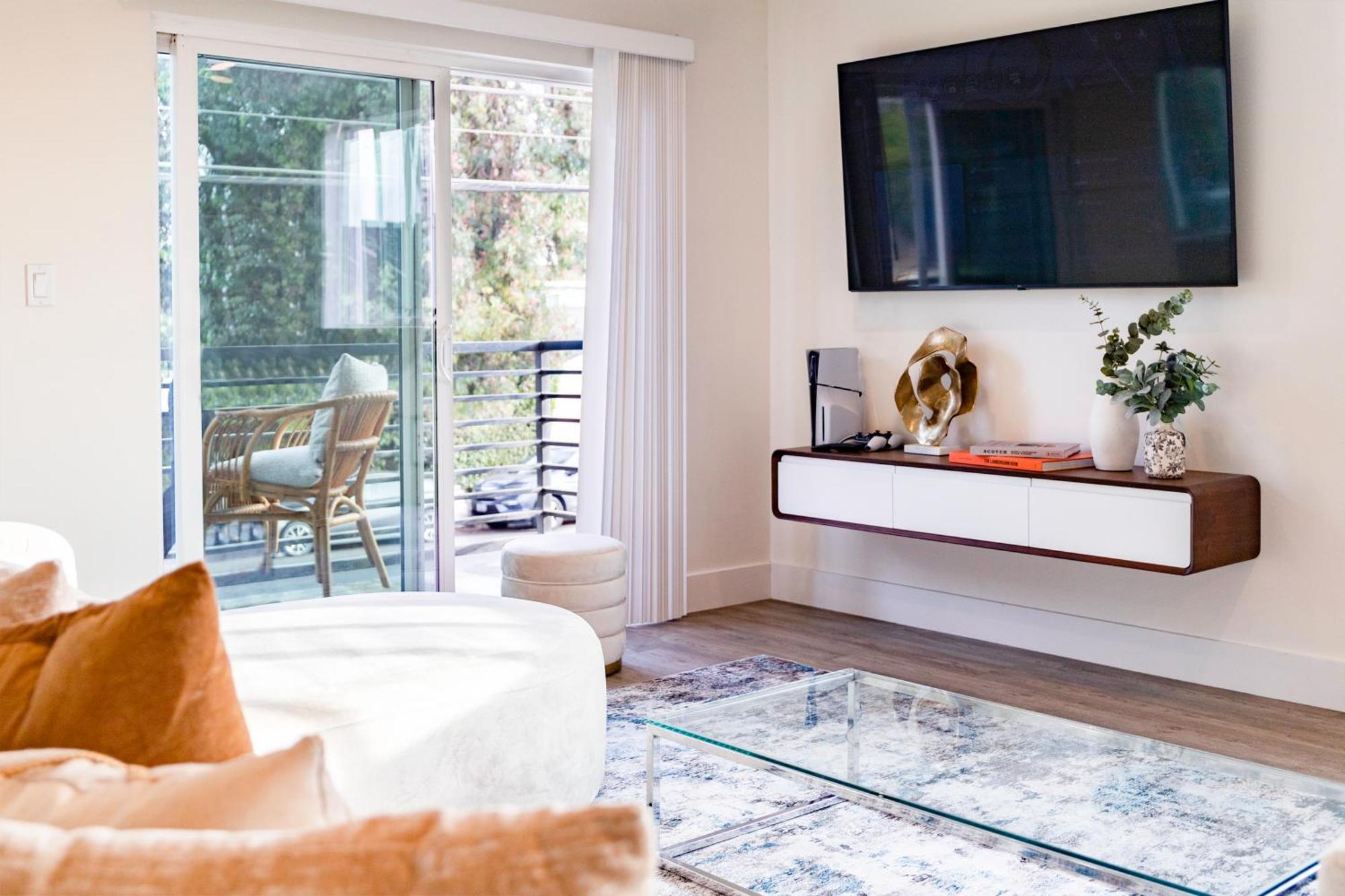 Apartment Modern 5-bedroom House Free Parking Los Angeles